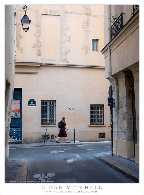 Walking Woman, Intersection