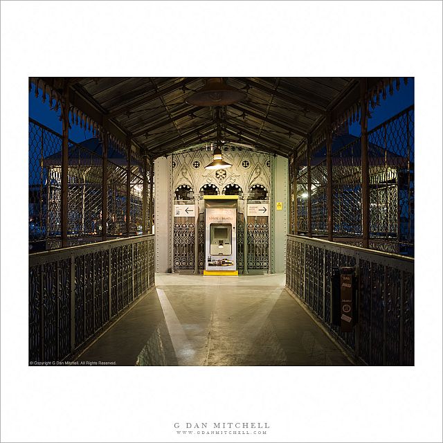 Elevador de Santa Justa, Night