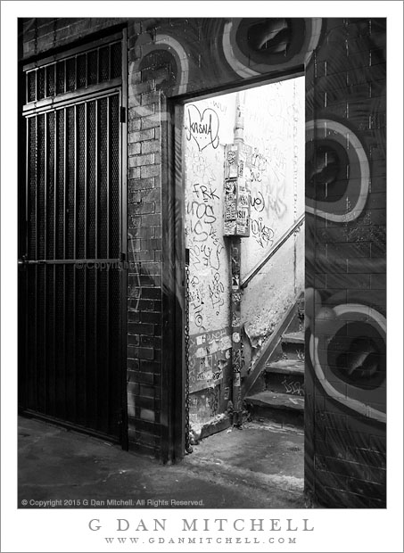 DoorwayStairsChinatownNightBW20150725