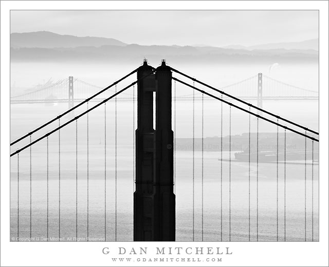 GoldenGateBayBridgesHazeBW20110205