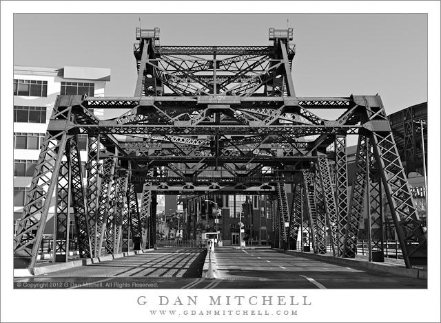 ThirdStreetBridgeBW20110708