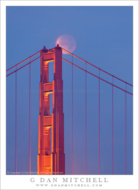 LunarEclipseGoldenGateBridgeVert20111210