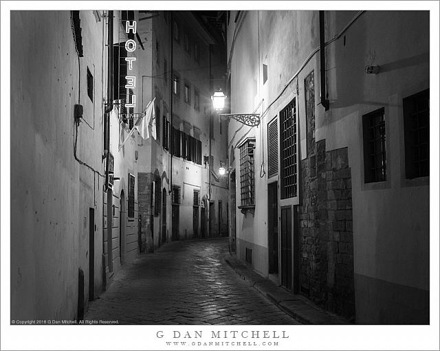 Hotel, Narrow Street