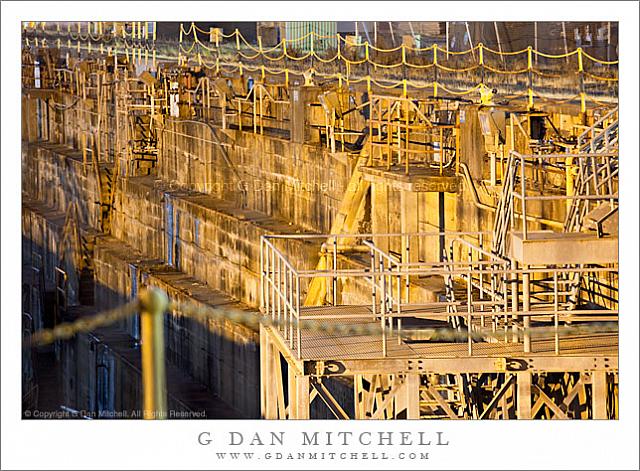 MINSYDryDockWallYellow20090830