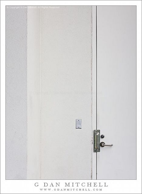 WhiteStuccoWallAndDoorSF20100712