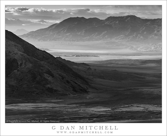 DeathValleySouthLightShadowMornBW20140402
