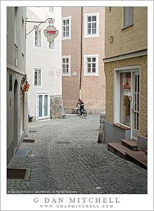 BicycleNarrowStreetSalzburg20130715