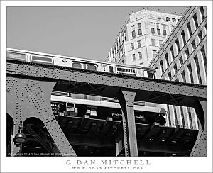 ChicagoLTrainOnBridgeBW20140802