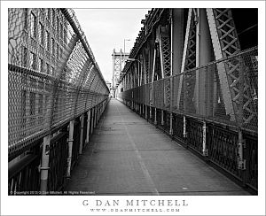 ManhattanBridgeWalkwayBW20131227