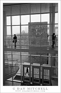 GettyWindowWalkwayPeople20091230