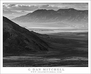 DeathValleySouthLightShadowMornBW20140402